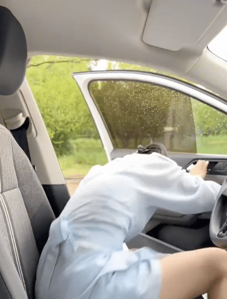 Woman shares tips on how to escape from a car underwater